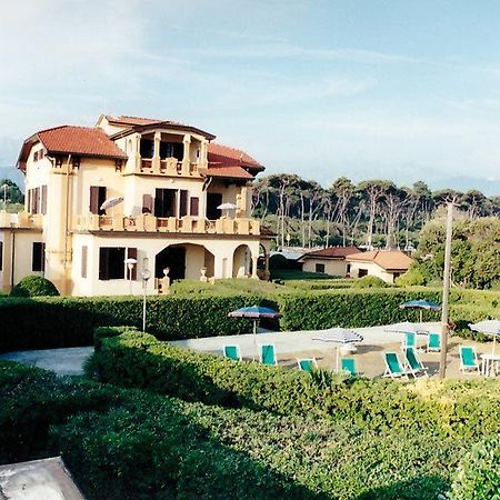 Ostello Apuano Marina Di Carrara Extérieur photo