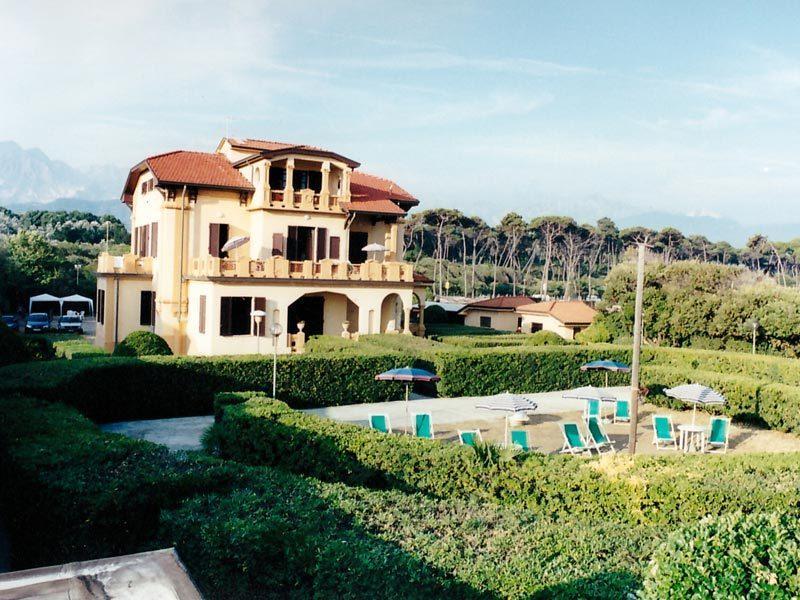 Ostello Apuano Marina Di Carrara Extérieur photo